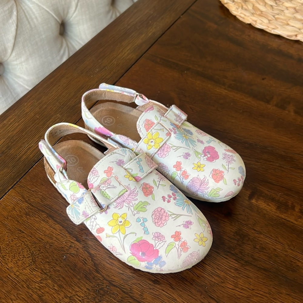 Cute girl clog
